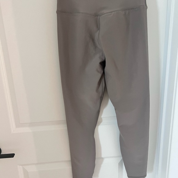 Abercrombie YPB studioFLEX 7/8-Length Activewear 
Legging Size Large - Picture 6 of 7